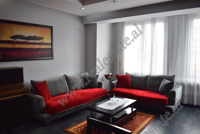 Apartament 3+1 me qira prane Bulevardit Zhan D'ark ne Tirane